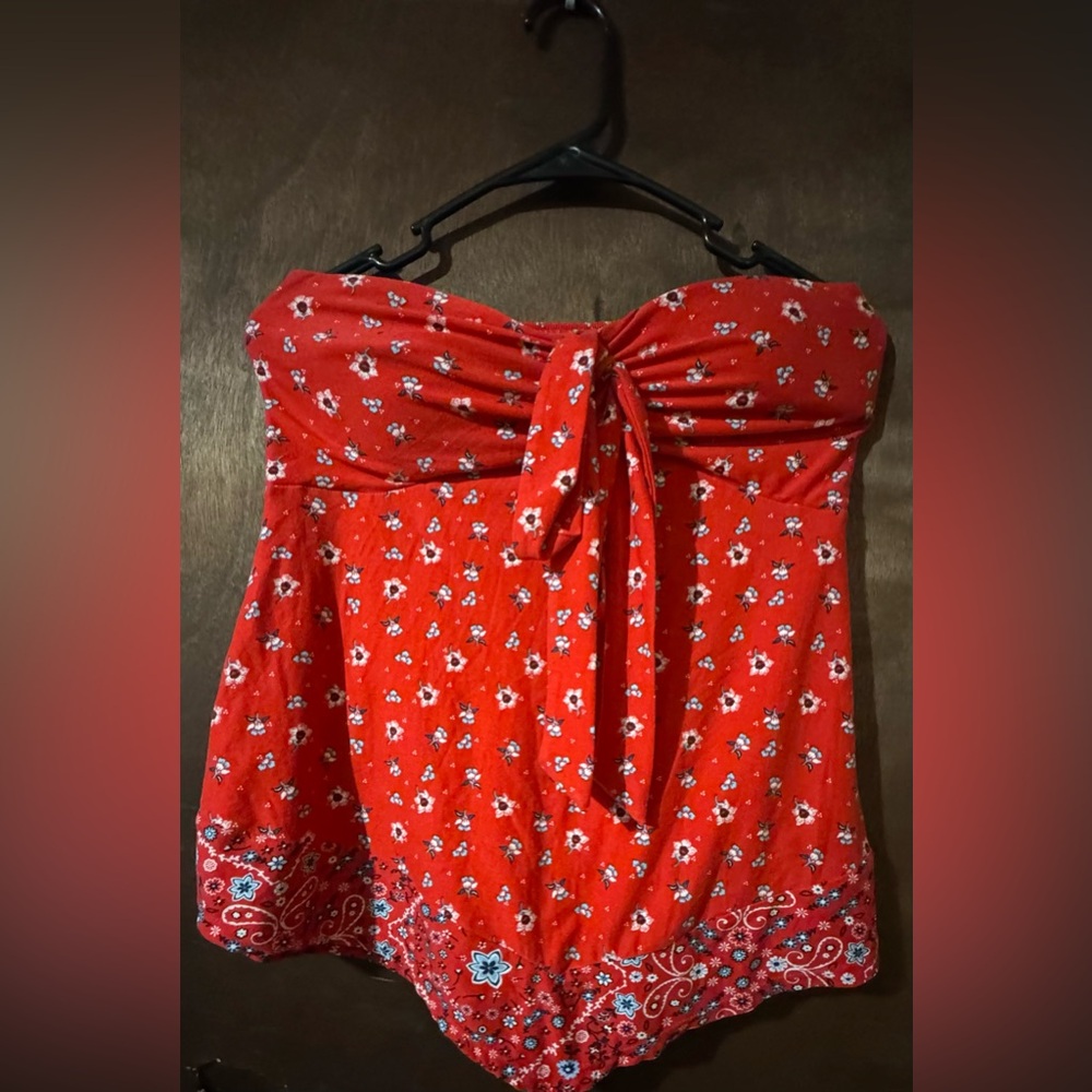 Women’s strapless red top